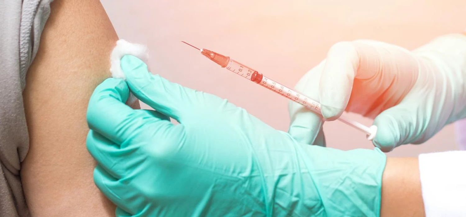 Na jakie choroby można zaszczepić się w aptece? Lista chorób zakaźnych, przeciw którym zaszczepi farmaceuta - zdjęcie