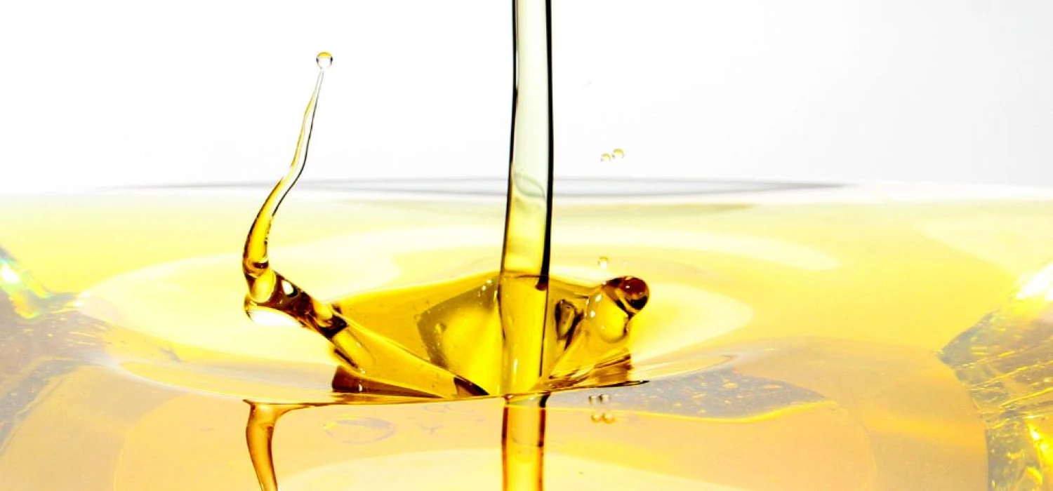Oleje roślinne w codziennej diecie – czy warto je pić i jakie oleje wybierać?